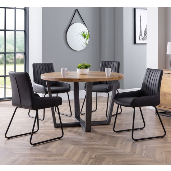 Brooklyn Round Wooden Dining Table In Oak With 4 Soho Chairs